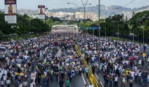 周末大示威   委内瑞拉20万人走上街头 中国财经界 www.qbjrxs.com