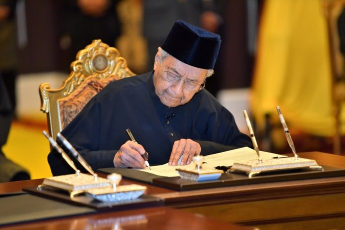 KL43_100518_AGONG