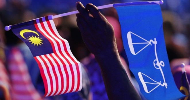 barisan_nasional_flag_general_election_manifesto_ge13__epa_060413__full