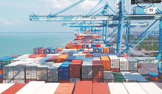 Quay_Cranes_Northport_Malaysia_700_464_c1