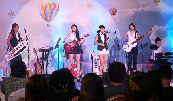 实力派台湾女子乐团Action G在演出时摄。
