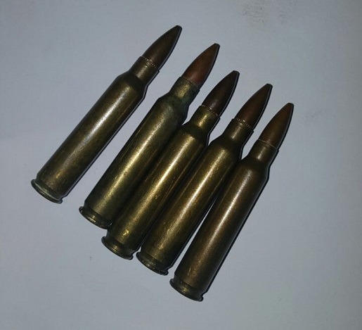 警方成功搜出的卅枚M16机关鎗的子弹。