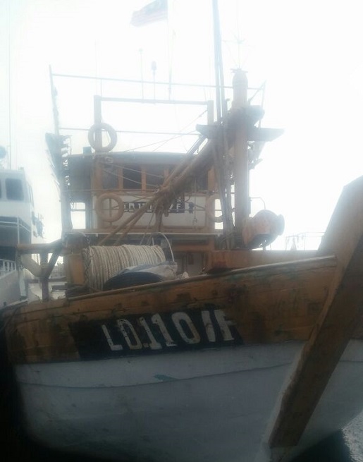 在仙本那海域，舵手兼船主遭掳走的渔船。