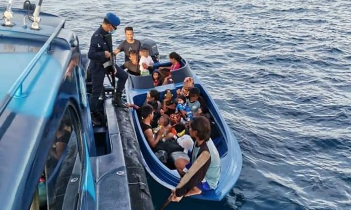 Polis Marin usir 11 warga asing dari perairan negara di Pulau Kulapuan, Semporna