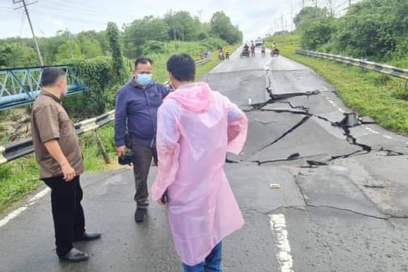 Jalan KM 14 dan KM18 runtuh di Keningau, Beaufort