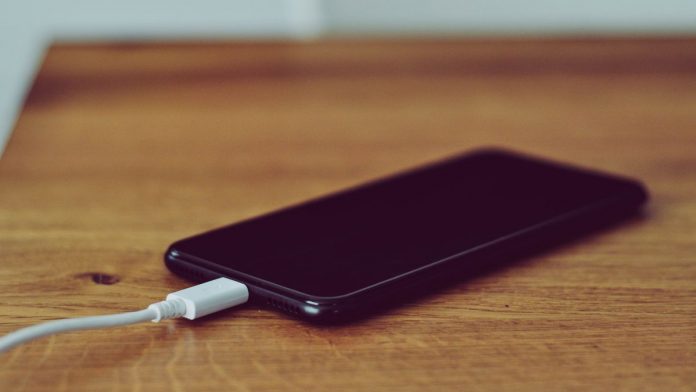 0_Mobile-phone-charging1