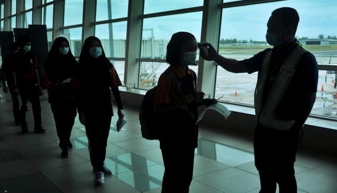 airport-scan-health-check-temperature