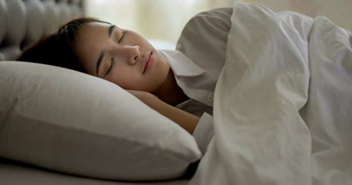 sleep-pillow-blood-flow_1662154063-600x400-1-696x365