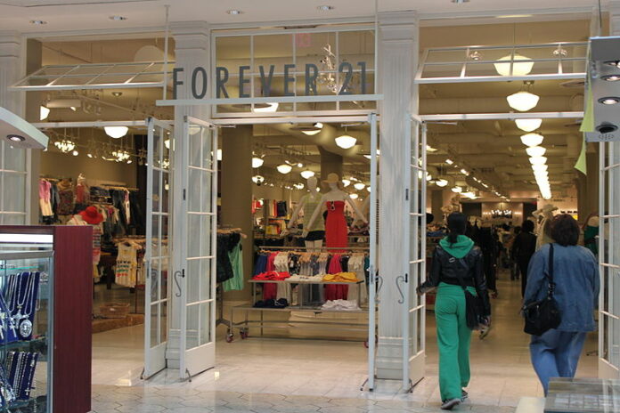 800px-Forever_21_Briarwood